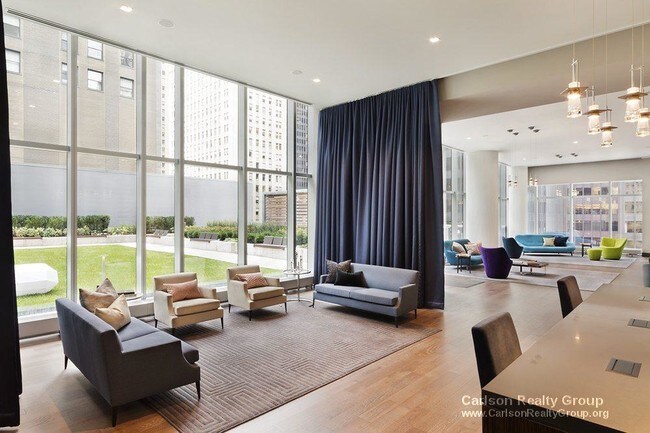 Building Photo - LOOP Studio Rental Dog Friendly W/D in Unit!