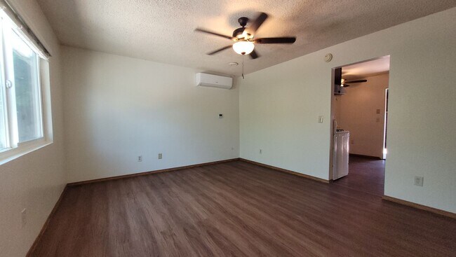 Foto del edificio - Renovated 2 Bed / 1 Bath