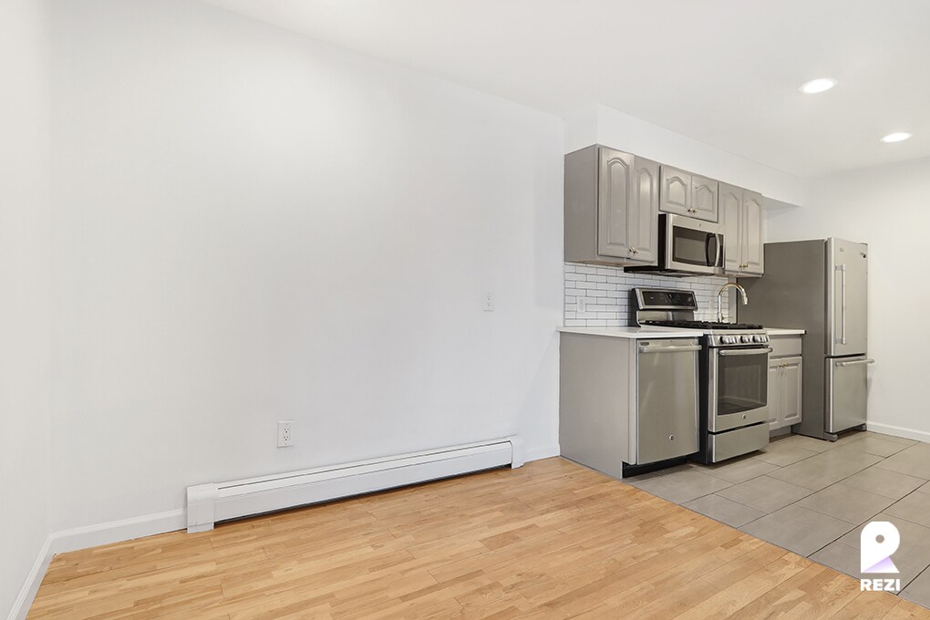 385 Vernon Ave Unit 4D, Brooklyn, NY 11206 Room for Rent in Brooklyn