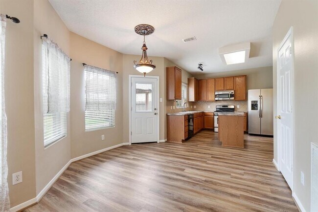 Foto del edificio - 15422 Elm Leaf Pl