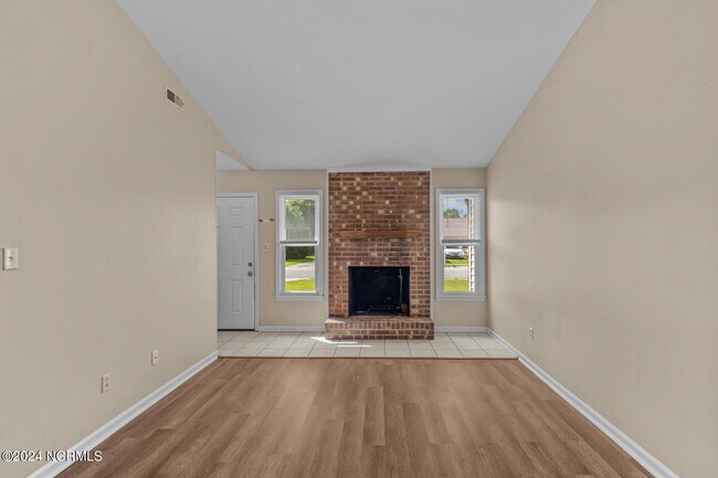 Building Photo - 341 W Frances St