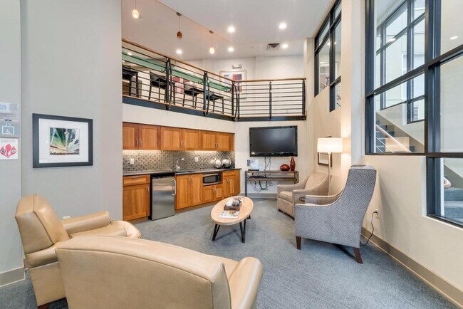Building Photo - Must See Ballard Condo!!!