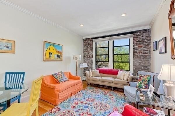 Foto del edificio - 61 Park Dr