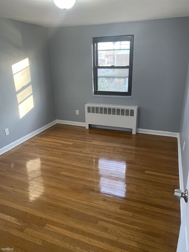 Foto del edificio - 2 br, 1 bath  - 389 Church St Apt A