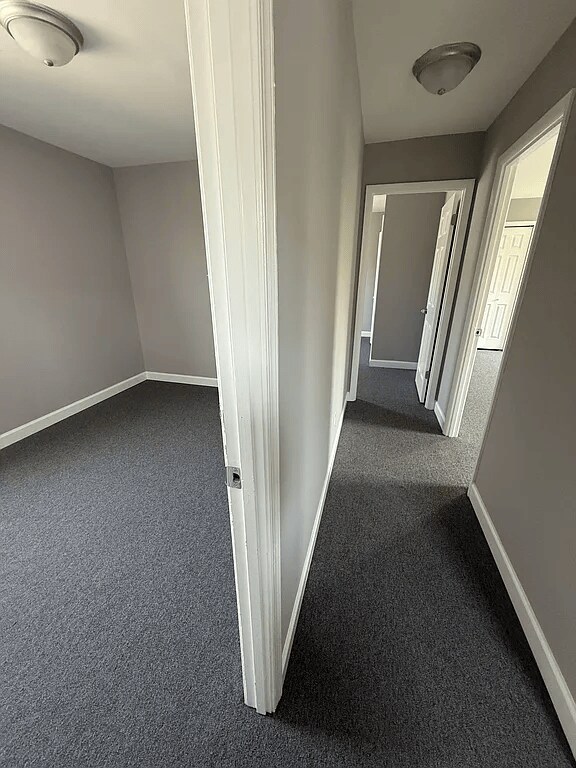 Foto del edificio - 211 Sollers Point Rd