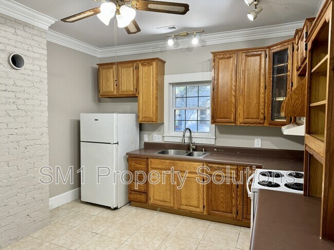 Building Photo - 1313 Linwood St