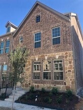 Building Photo - 2456 Klamath Dr