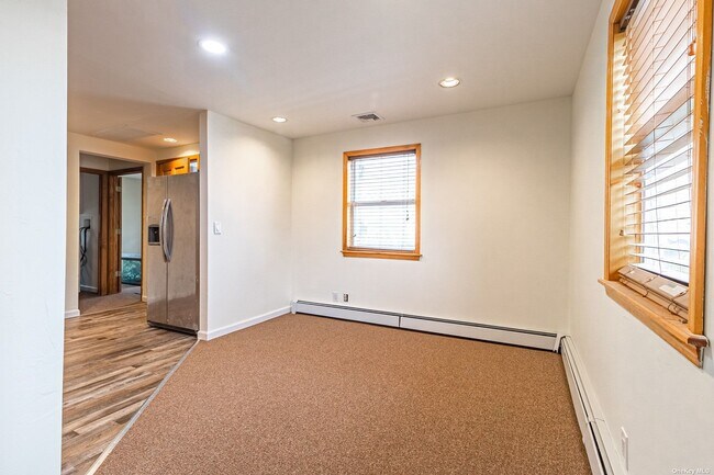 Building Photo - 754 Deer Pk Ave