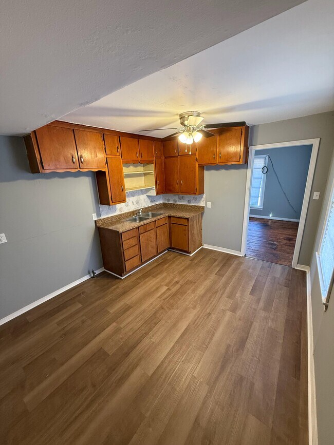 Foto del edificio - 1410 E Bonita Ave