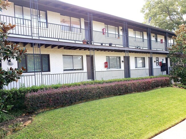 Building Photo - 5722 Gaston Ave