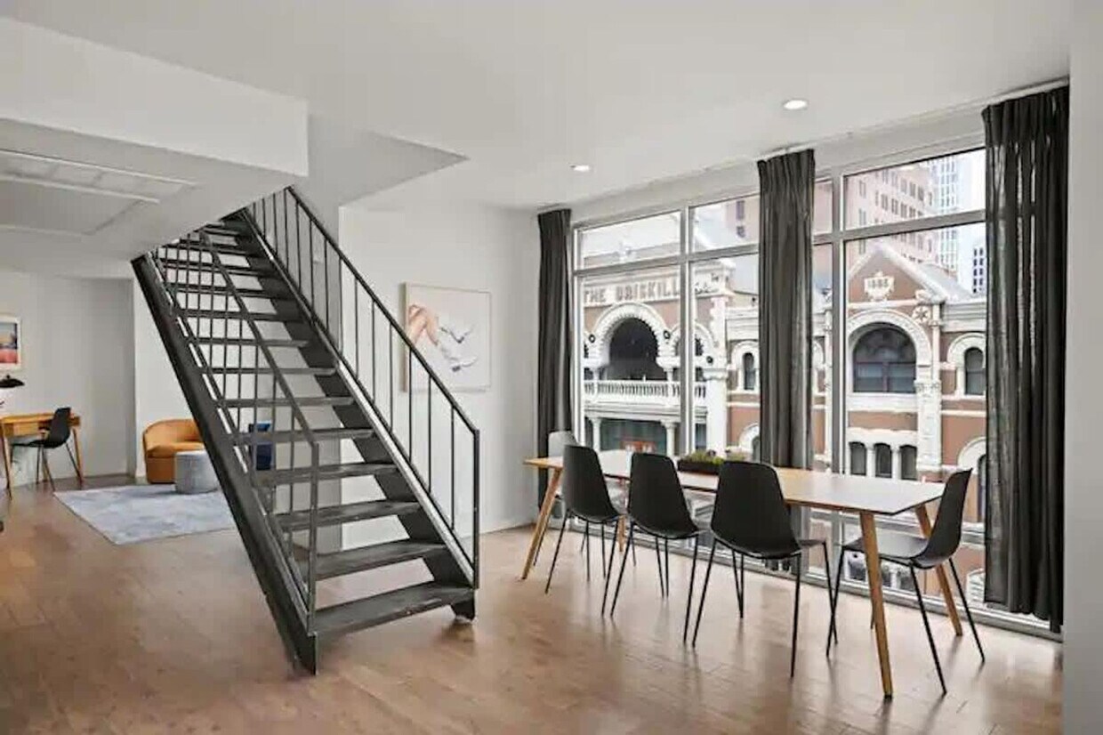 Primary Photo - 505 W 7th St