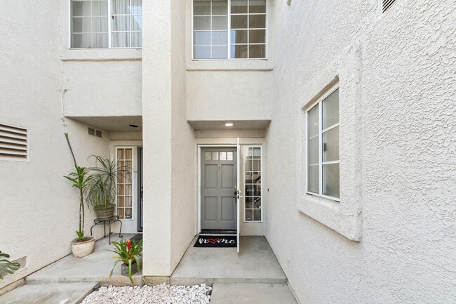 Building Photo - 517 Orilla Walk