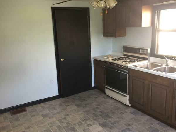 Foto del edificio - 5007 Clinton Street Rd