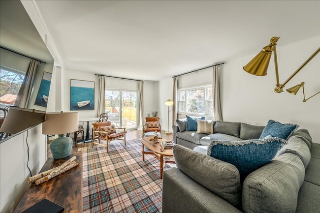 Foto del edificio - 117 Pond Rd