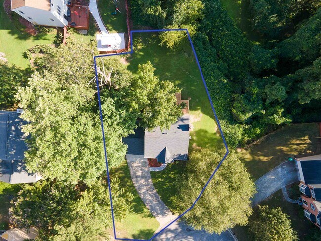 Building Photo - 1095 King Way Ct