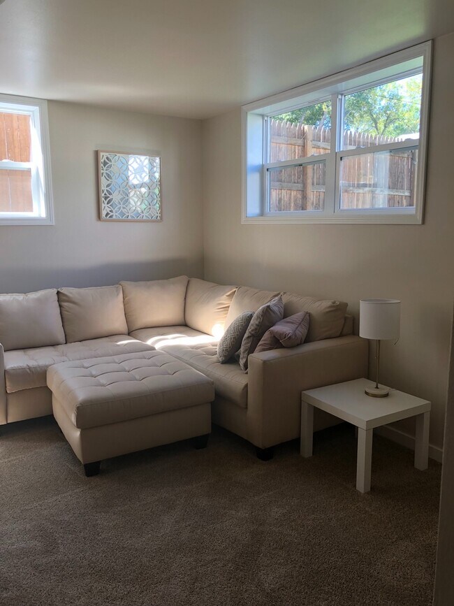 806 N 15th St Unit Lower, Bismarck, ND 58501 Room for Rent in