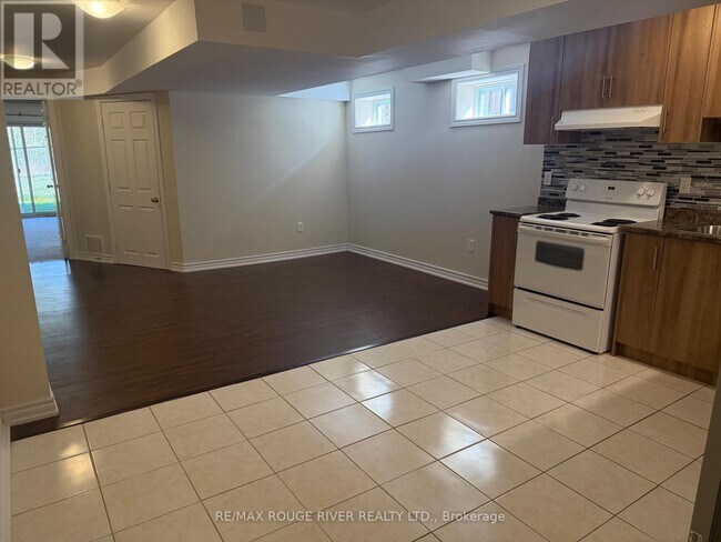 Building Photo - 140 Rushworth Dr