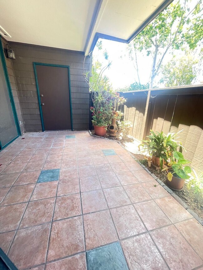 Foto del edificio - Super cute 1 bdrm in the heart of UTC