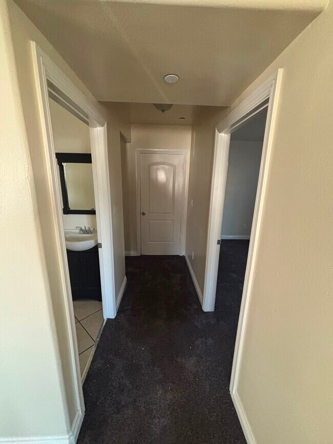 Building Photo - 314 W 65th St