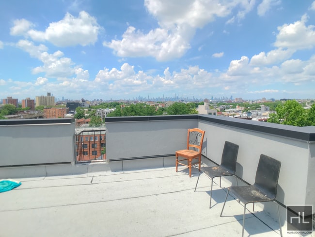 Building Photo - Duplex 1 Bed