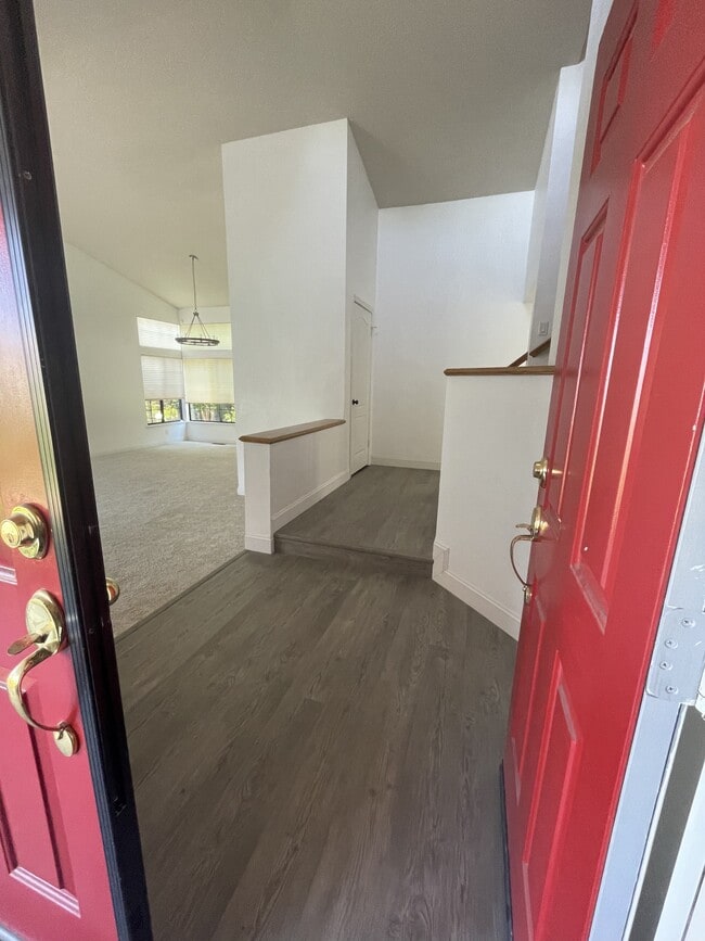 Building Photo - 7216 Roxanne Ln