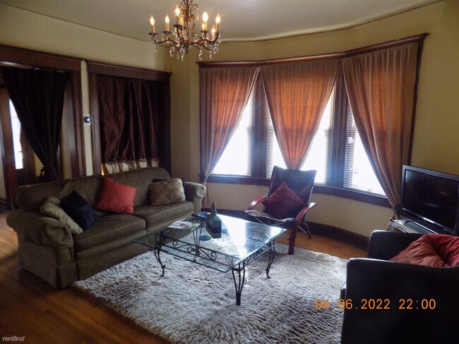 Building Photo - 2 br, 1 bath Duplex - 2521 Trumbull St