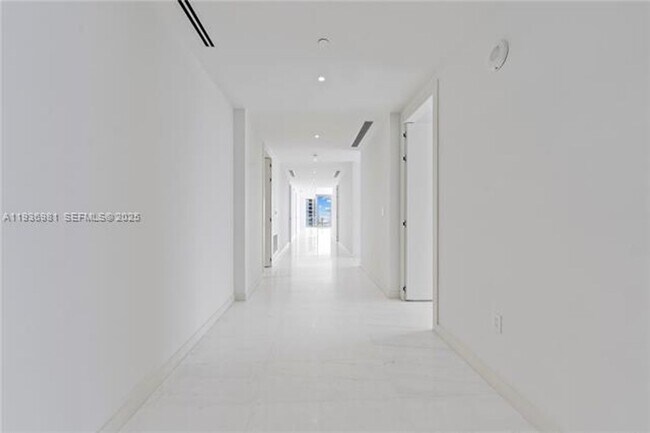 Foto del edificio - 300 Biscayne Blvd Way