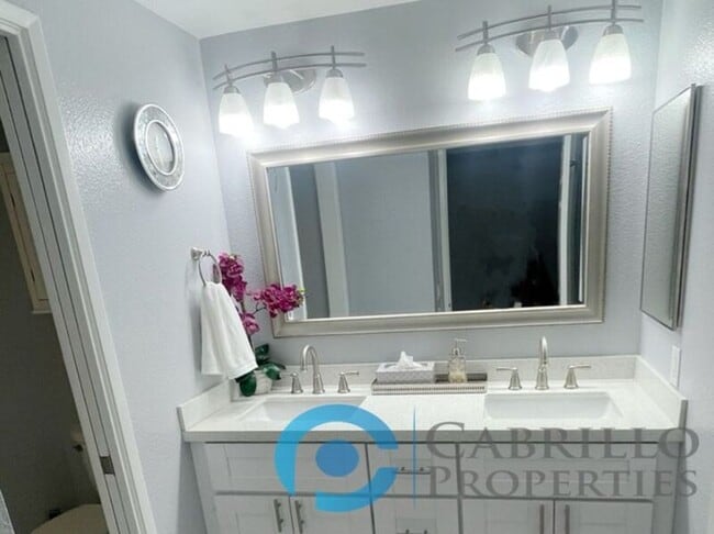 Foto del edificio - 640 Camino De Ln