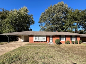 Building Photo - 1508 E Raines Rd