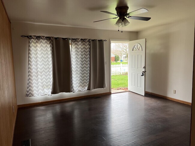 Photo - 3631 Decamp Dr House