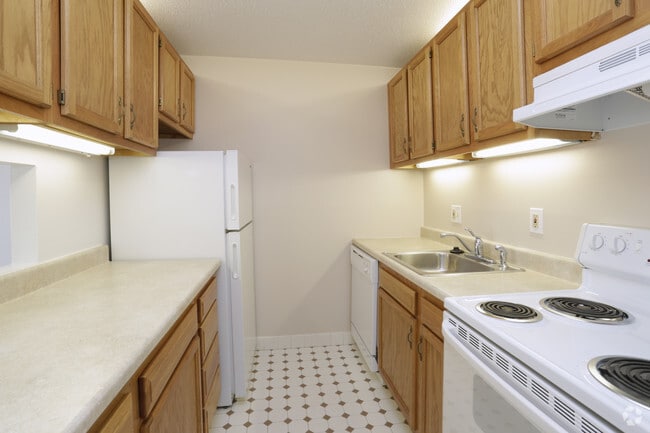 1BR - Kitchen - The Racquet Club Apartments