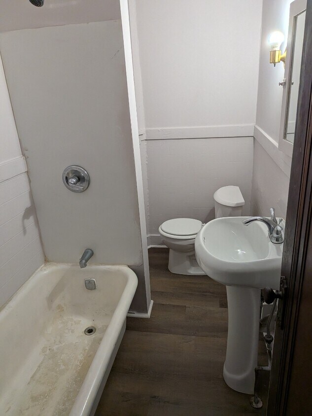 Foto del edificio - Small one bedroom apartment with Balcony