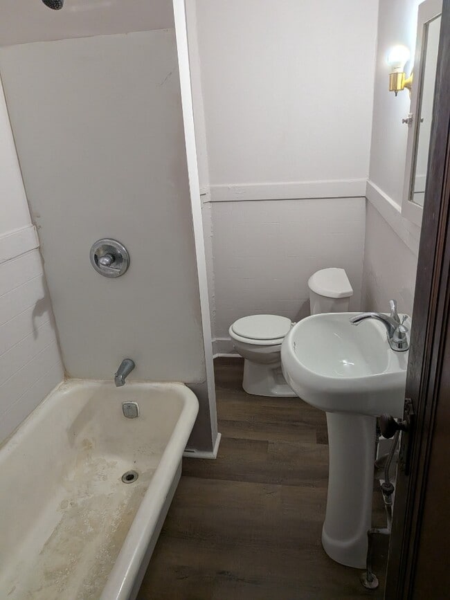 Photo - Small one bedroom apartment with Balcony