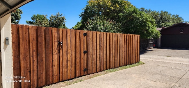 Building Photo - 2102 Berkner Dr