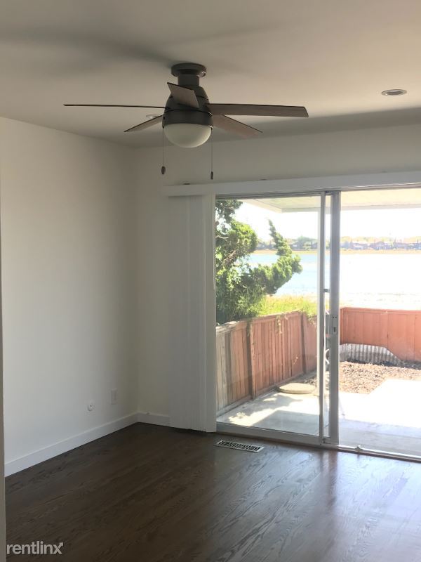 Building Photo - 2 br, 2 bath Townhome - 2712 Bayview Dr