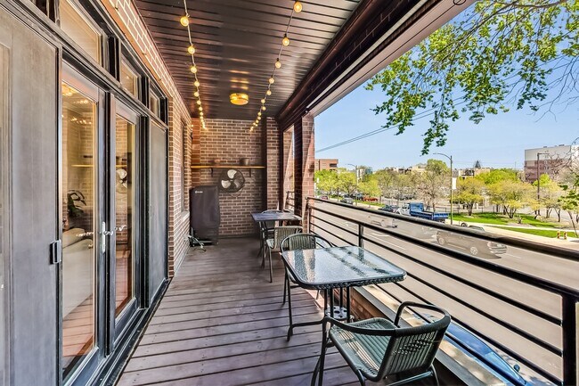 Foto del edificio - 1426 N Western Ave