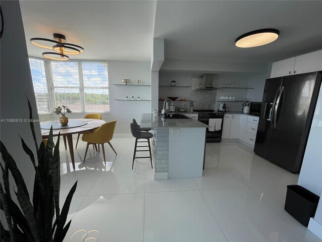 Foto del edificio - 16570 NE 26th Ave