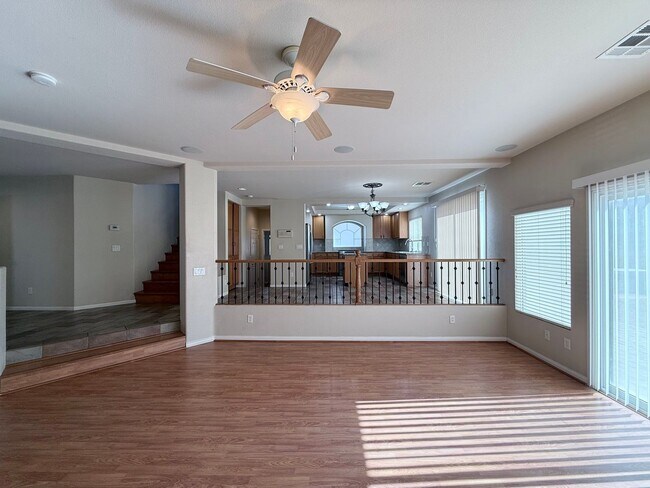 Foto del edificio - Well-Maintained 2-Story Home with Function...