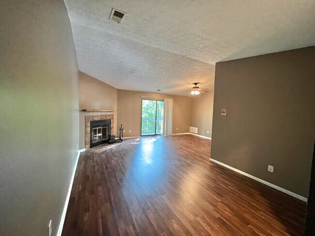 Building Photo - Affordable 2 bedroom Rentals with Separate...