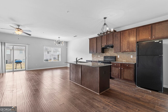 Building Photo - 1969 Old Dogwood