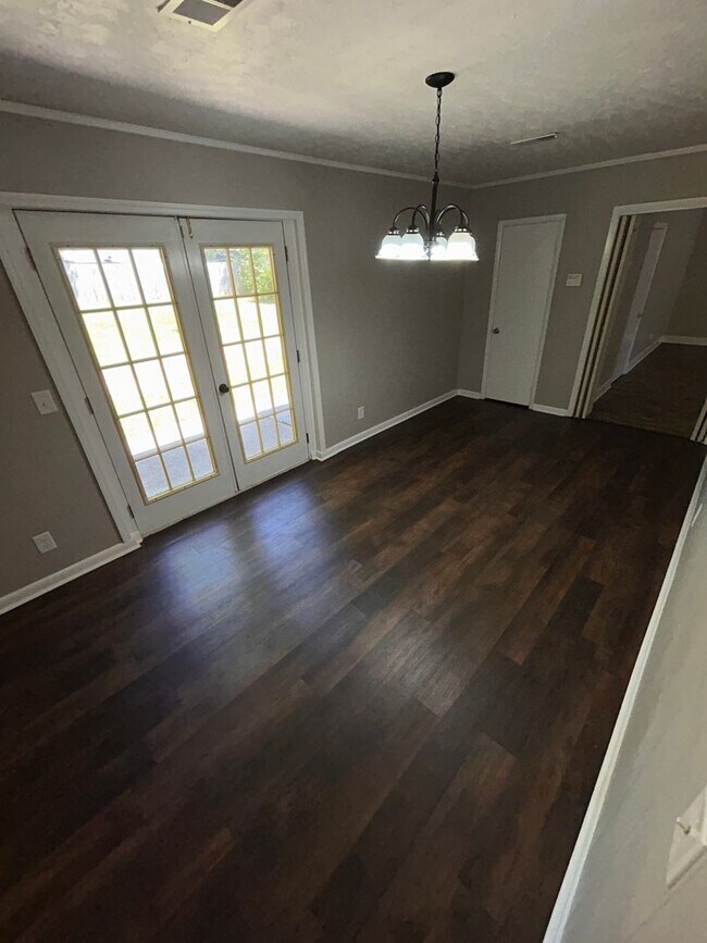 Foto del edificio - 302 Briarhill Rd