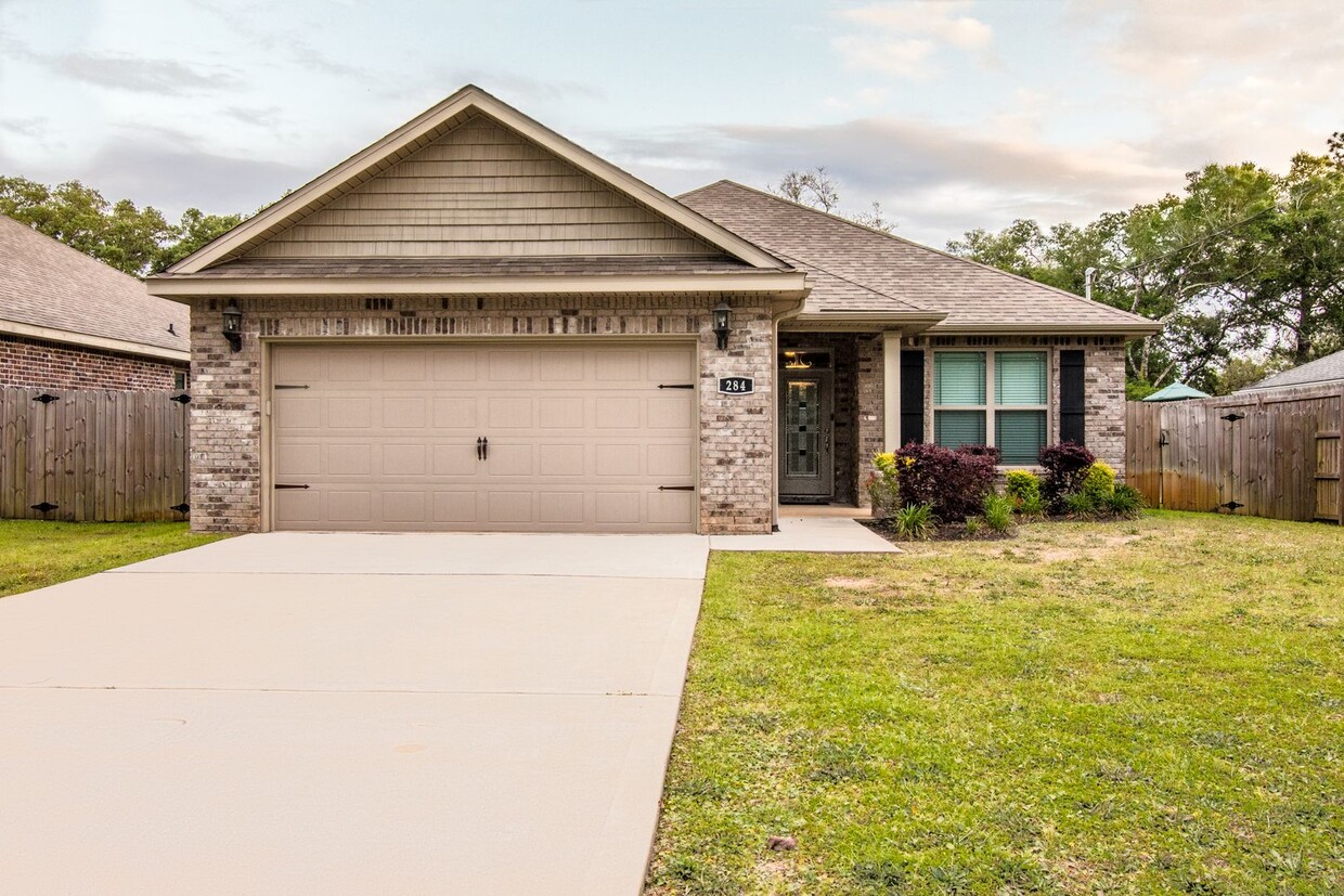 Primary Photo - 4/2 Brick Home in Ft. Walton Beach