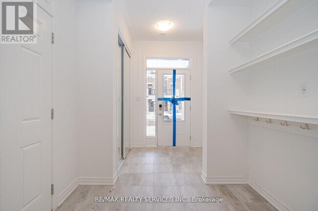 Building Photo - 61 Melmar St