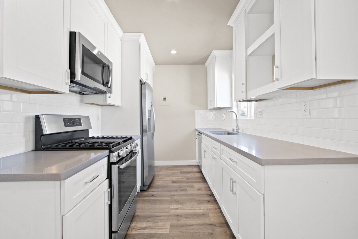 Kitchen - 727 Owen Dr