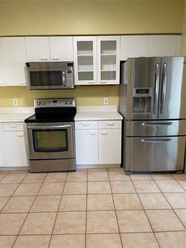 Building Photo - 7850 Sanibel Dr