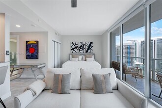 Building Photo - 1060 Brickell Ave
