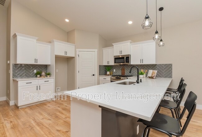 Building Photo - 2125 Oxon St