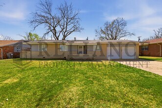Building Photo - 9711 W Birch Ln