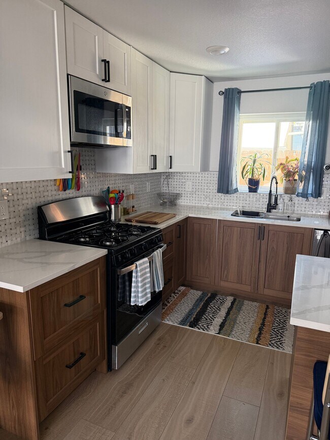 Foto del edificio - 3738 Eliot St