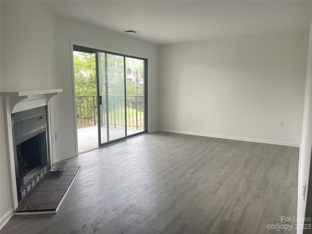 Foto del edificio - 4822 Spring Lake Dr
